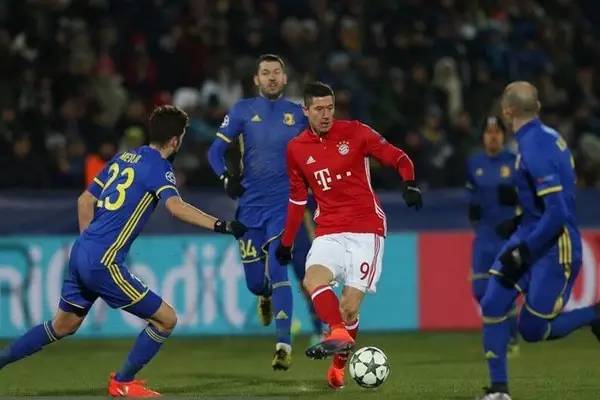 协助年轻球 协助年轻球