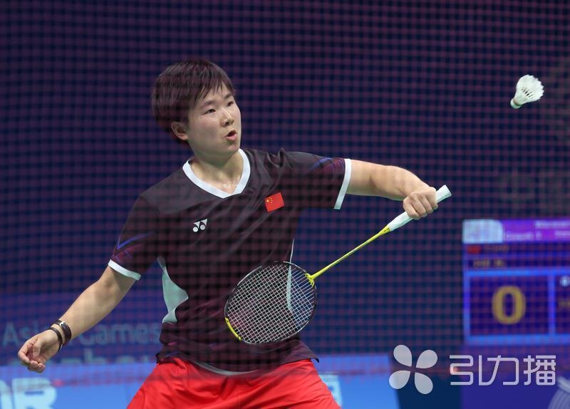 边后卫内收 边后卫内收