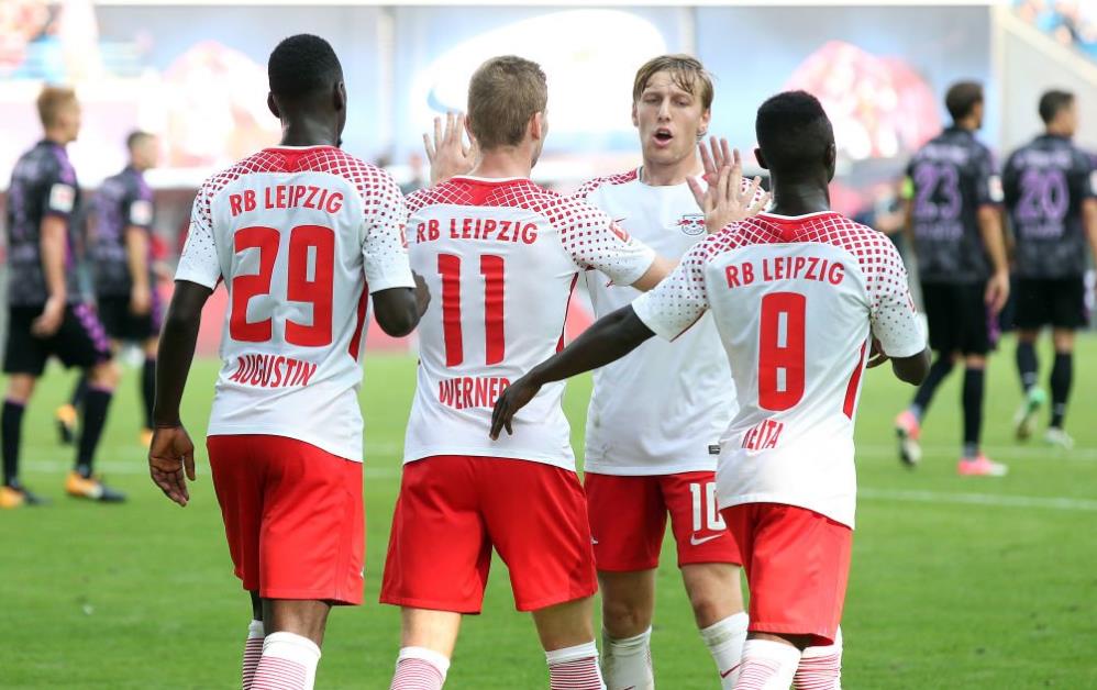 因此